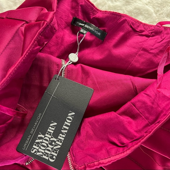 NEW Pink Silky Fitted Tiered Double Zip Mini Dress by Urban Behaviour Sz Medium - Picture 3 of 8